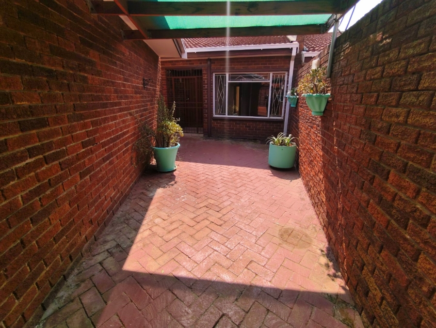 To Let 3 Bedroom Property for Rent in Pellissier Free State